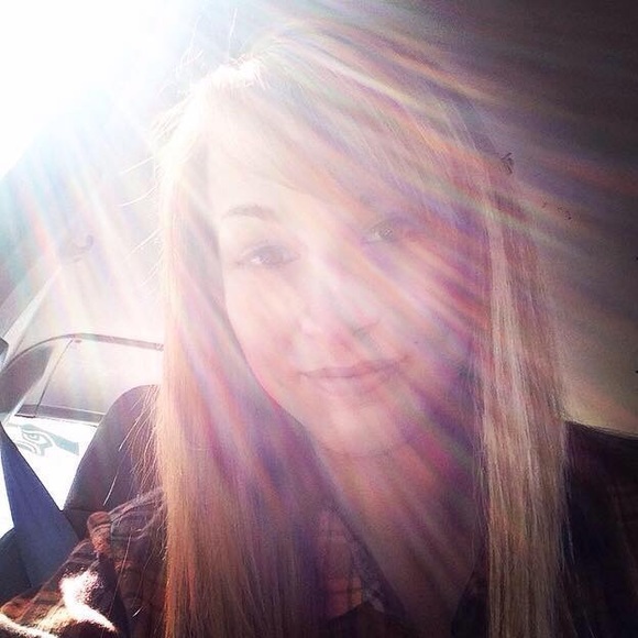 Meet your Posher, Kierstyn - Picture 2 of 2